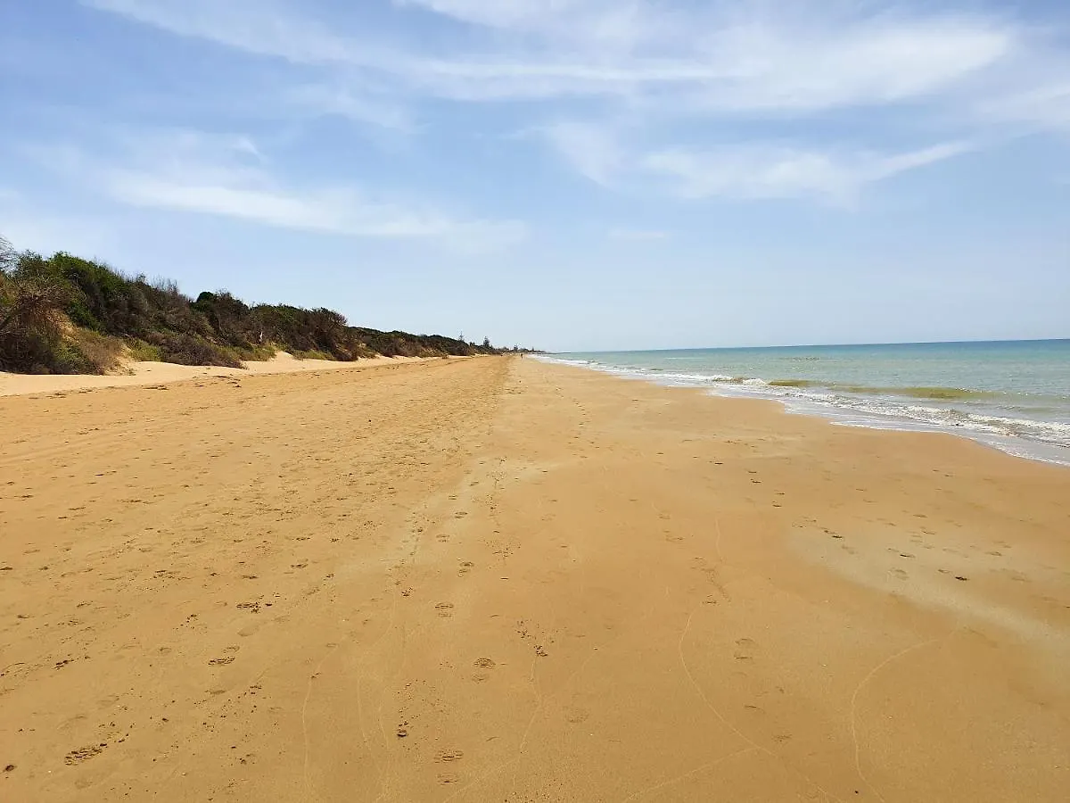 Дом отдыха Villa La Tonnara Casesicule, Private Villa Far 50 M From The Sand Beach Санта-Мария-дель-Фокалло